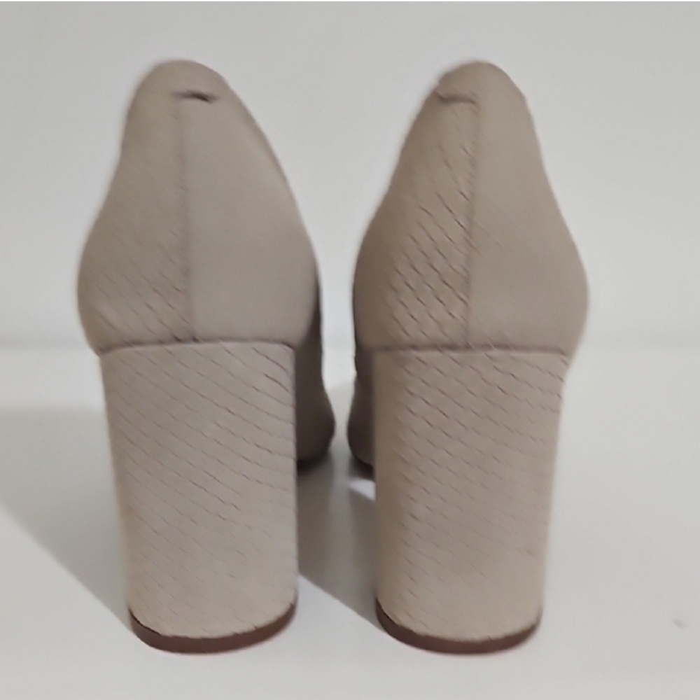 EUC Steve Madden Women's Beige Textured Heels pointed-toe heeled shoe - Picture 5 of 8